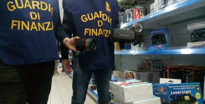 Contraffazione, mille prodotti sequestrati dalla Guardia di finanza