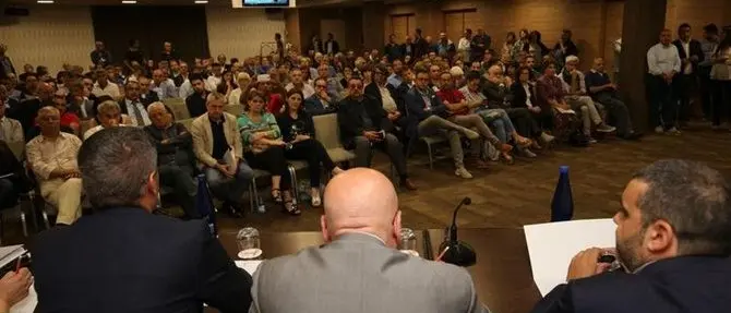 Oliverio si fa attendere dagli imprenditori, poi presenta gli esiti del bando (fallimentare) per il Turismo