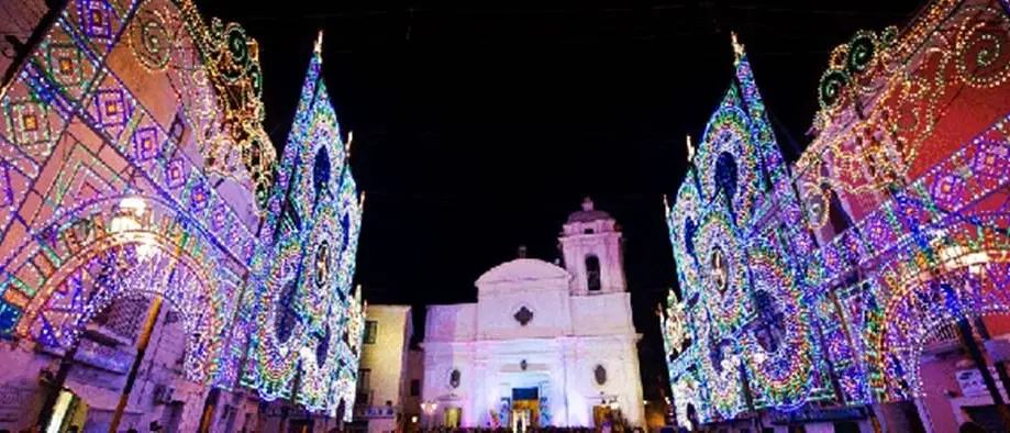 Ambulanti costretti ad acquistare panini e carne dalle cosche, colpo al clan Barilari di Crotone