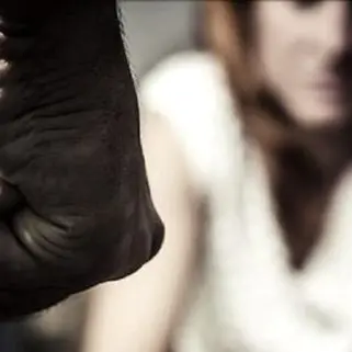 L'inferno tra le mura domestiche: donna maltrattata dal compagno