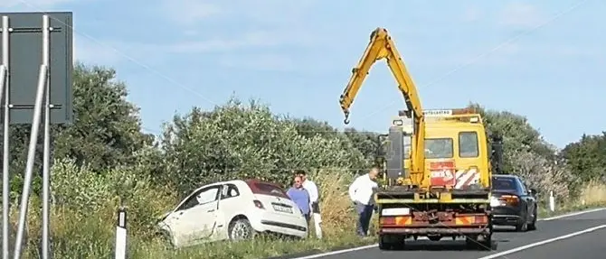 Ennesimo incidente sulla statale 106, nessun ferito