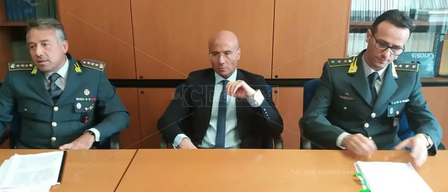 Mensa scolastica, disinfestazione, parcheggi. Ecco gli appalti truccati al Comune di Amantea