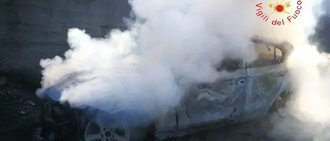 Due auto in fiamme in poche ore nel Catanzarese