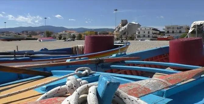 I marinai contro le nuove misure per la pesca: «Escludono gli operatori del mare» - VIDEO