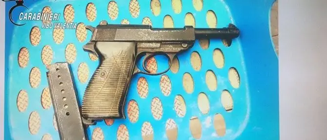 Vibo, un arresto per detenzione di pistola illegale