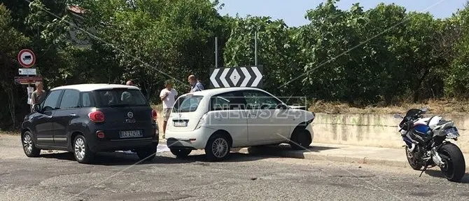 Incidente mortale a Siderno: auto si schianta contro un muro - VIDEO