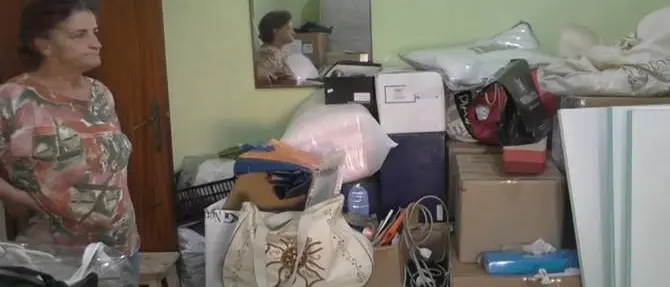 Senza lavoro e sfrattata, l'appello di una donna che da anni attende una casa popolare -VIDEO