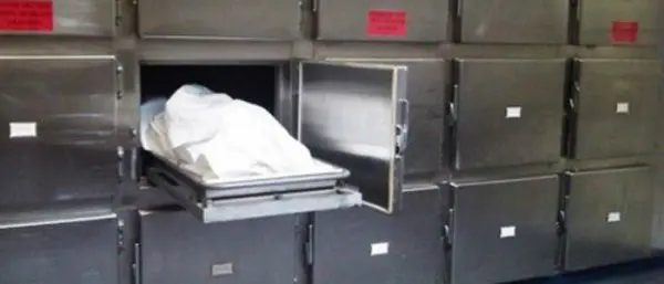 Dichiarata morta dopo l'incidente, donna si risveglia all'obitorio