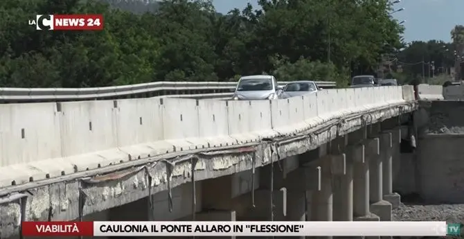 Ponte Allaro, la versione dell'Anas: «Piccoli spostamenti, ma struttura stabile»