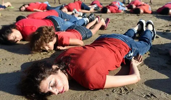 Sabato 7 luglio in rosso per fermare l'emorragia di umanità