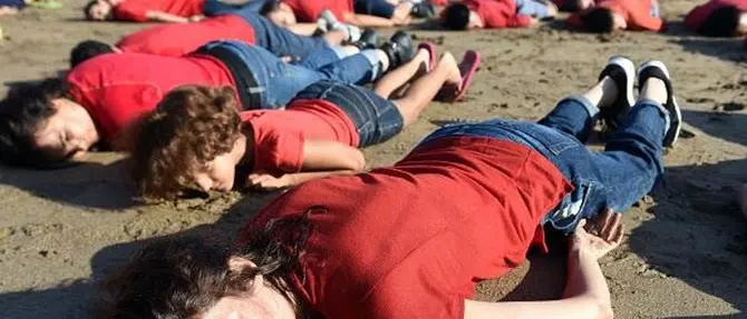 Sabato 7 luglio in rosso per fermare l'emorragia di umanità