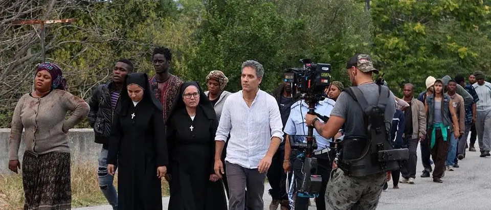 Caso Riace, Fiorello su facebook: «La fiction? Andrà in onda»