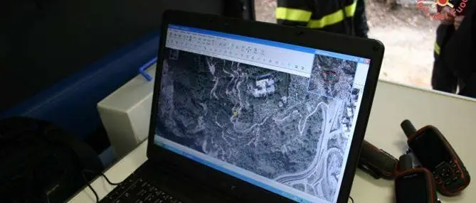 Si allontana da casa e si perde nei boschi, ritrovato in serata