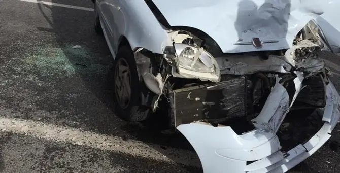Incidente a Corigliano-Rossano, quattro persone ferite