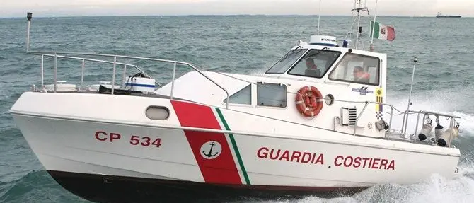 Prodotti ittici senza etichetta, raffiche di sanzioni della guardia costiera