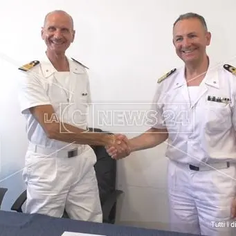 Passaggio di consegne alla Capitaneria di Porto di Crotone