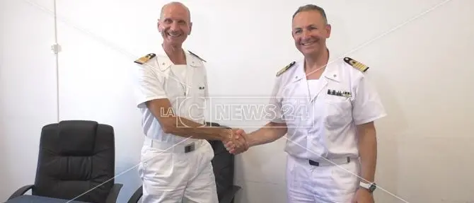 Passaggio di consegne alla Capitaneria di Porto di Crotone