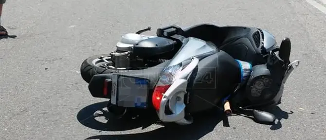 Catanzaro, auto impatta contro una moto: grave giovane