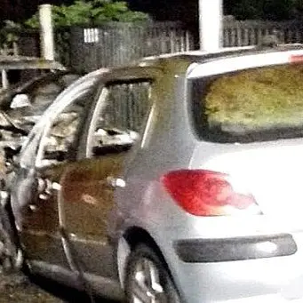 In fiamme due auto di un imprenditore di Borgia