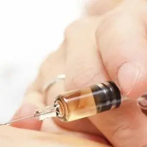 Vaccini, corto circuito tra legge e circolare del ministro: autocertificazioni a rischio?