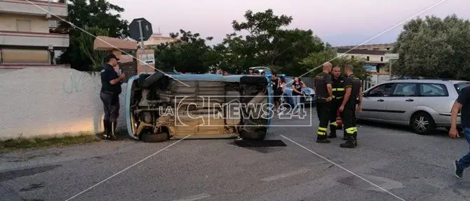 Catanzaro, impatto tra due veicoli: ferito un ventenne