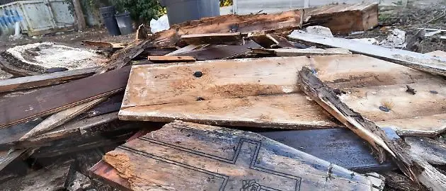 Bare abbandonate, residenti chiusi in casa per il tanfo