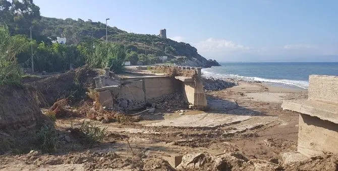 «Figlia mia, il mare bello della Calabria non c’è più»