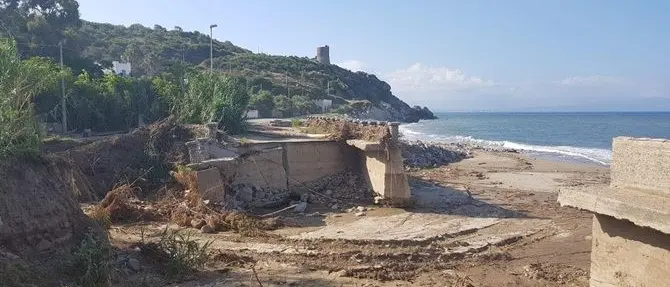 «Figlia mia, il mare bello della Calabria non c’è più»
