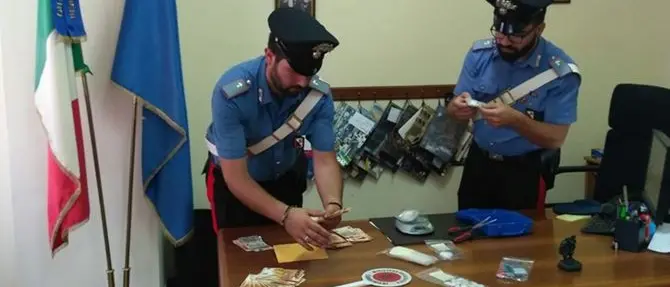 Petilia Policastro, si oppongono a perquisizione e feriscono carabinieri: 4 arresti