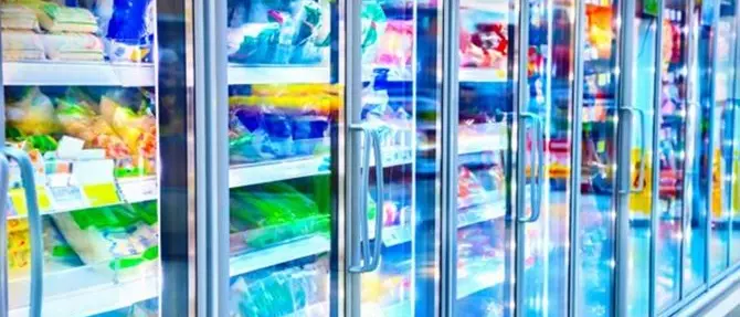 Acqua minerale e surgelati lasciati sotto il sole, raffica di sequestri