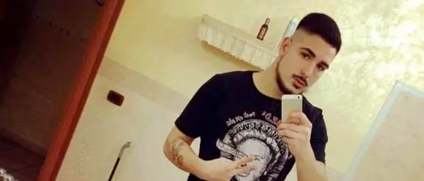 Pulisce l'ascensore e precipita nel vuoto, morto 21enne