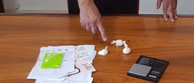 Nascondevano la cocaina sotto il tetto, due arresti a Centrache