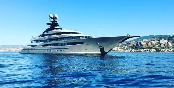 Un mega yacht da 112 milioni di euro nel porto di Roccella Jonica