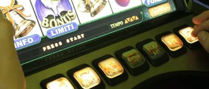 «Mio figlio giocatore d’azzardo salvato dal Serd»