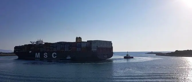 Al porto di Gioia un gigante dei mari