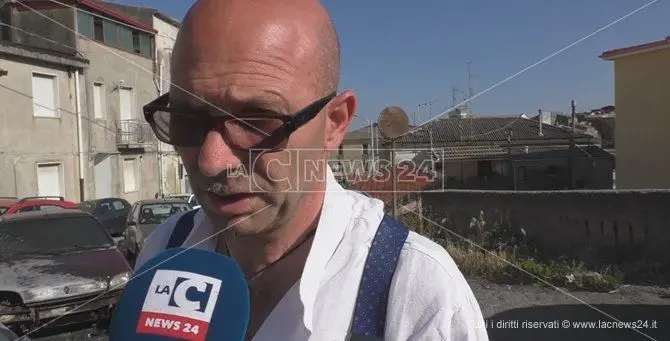 Catanzaro, gli incediano la terza auto: «Inizio a temere per la mia vita» - VIDEO