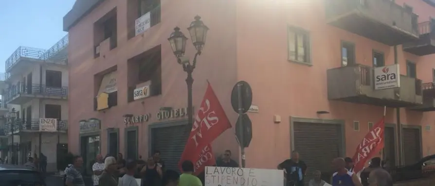 Senza stipendio da due mesi, i lavoratori di Locride Ambiente in protesta