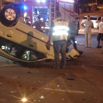 Incidente stradale a Lamezia, auto si ribalta: tre feriti