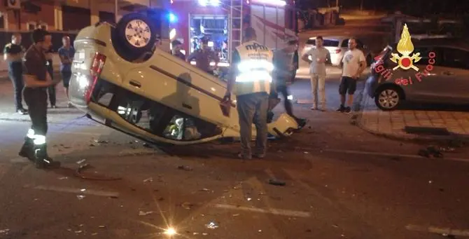 Incidente stradale a Lamezia, auto si ribalta: tre feriti