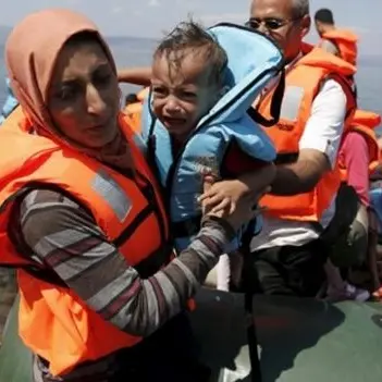 Mons. Bertolone: «Grazie ai migranti per l’amore che ci dimostrano»
