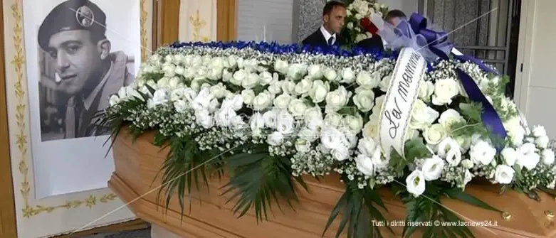 I funerali di Matteo Vinci dopo l'autobomba. Due madri e un unico grande dolore