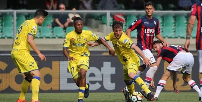 A rischio la Serie A per Chievo e Parma: Crotone spera