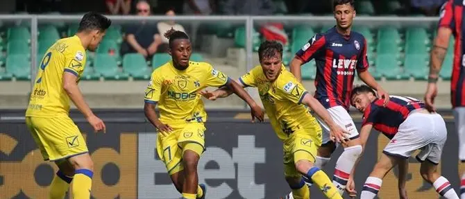 A rischio la Serie A per Chievo e Parma: Crotone spera