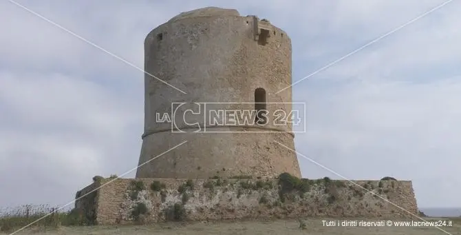«Tutelare la Torre Vecchia di Capo Rizzuto», accolto l'appello della senatrice Corrado