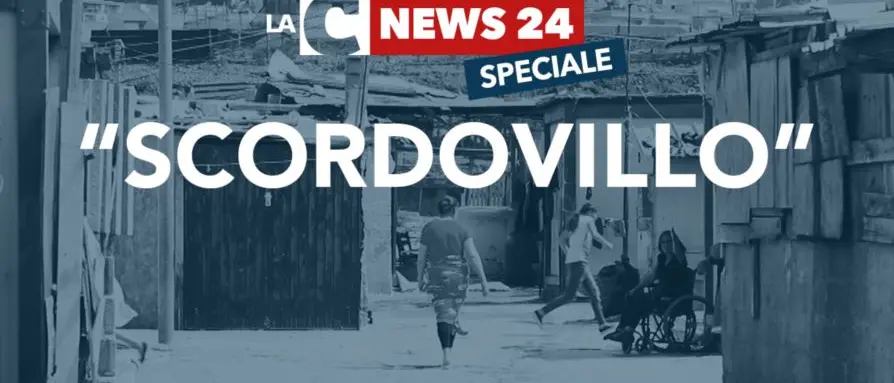 Viaggio nel campo rom di Scordovillo, il reportage su LaC Tv