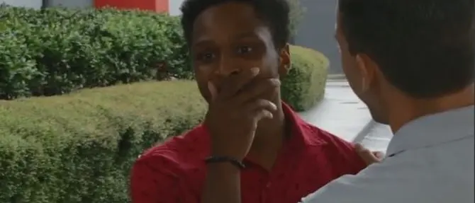 32 km a piedi per raggiungere l'ufficio: il capo gli regala la sua auto - VIDEO