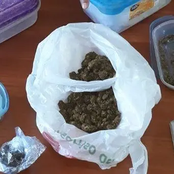 Nascondeva droga in casa, arrestato 51enne a Davoli