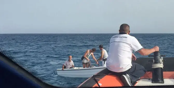 Pesca abusiva, sequestrate reti dalla Guardia costiera di Soverato