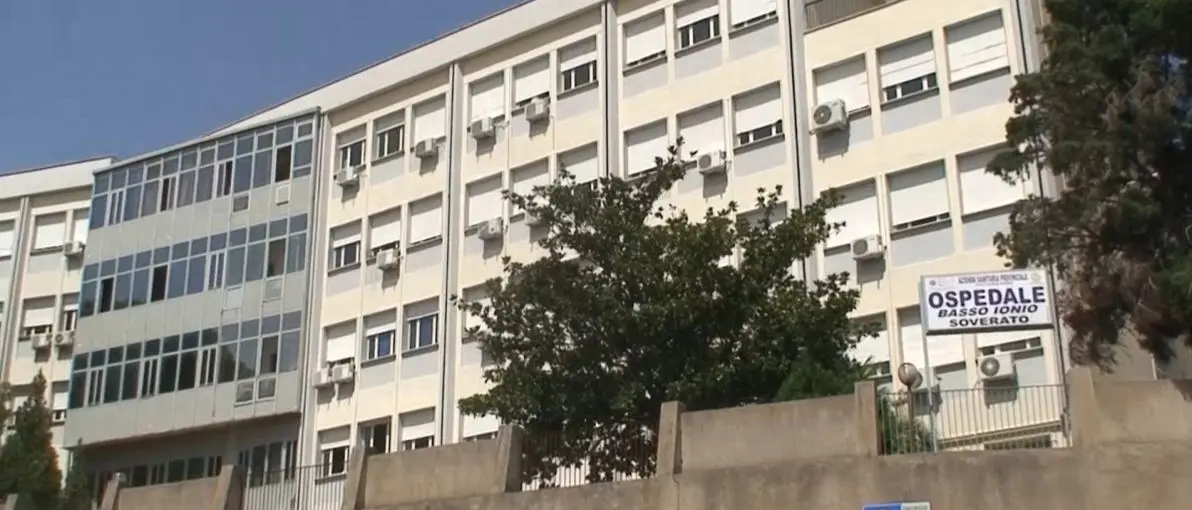 Manca il personale ma il direttore sanitario non ha dubbi: «Il reparto ortopedia di Soverato non chiuderà»