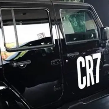 Tutti pazzi per CR7. A Roccella spunta una jeep...personalizzata
